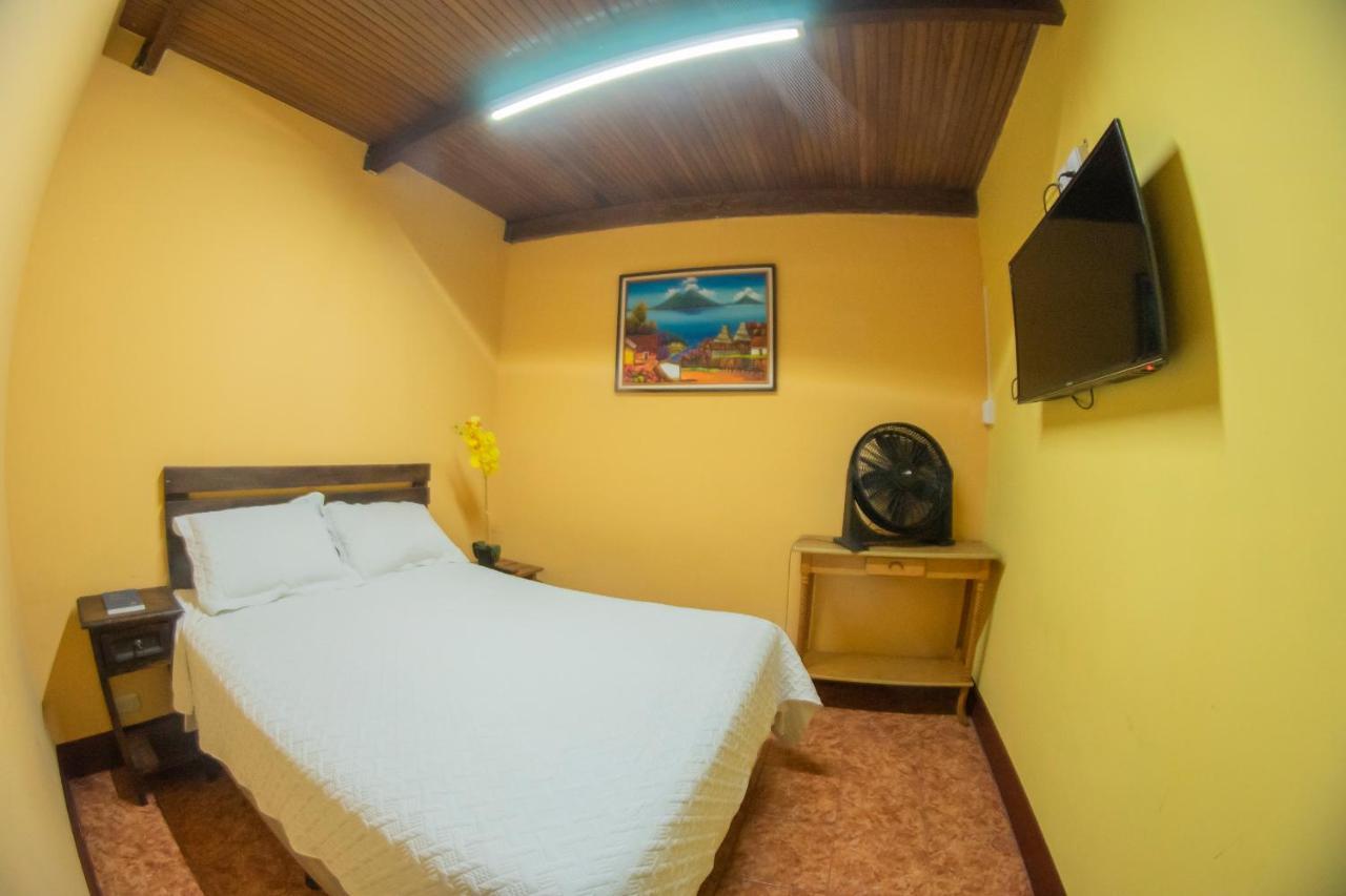 Euro Hostal Guatemala City Exterior photo