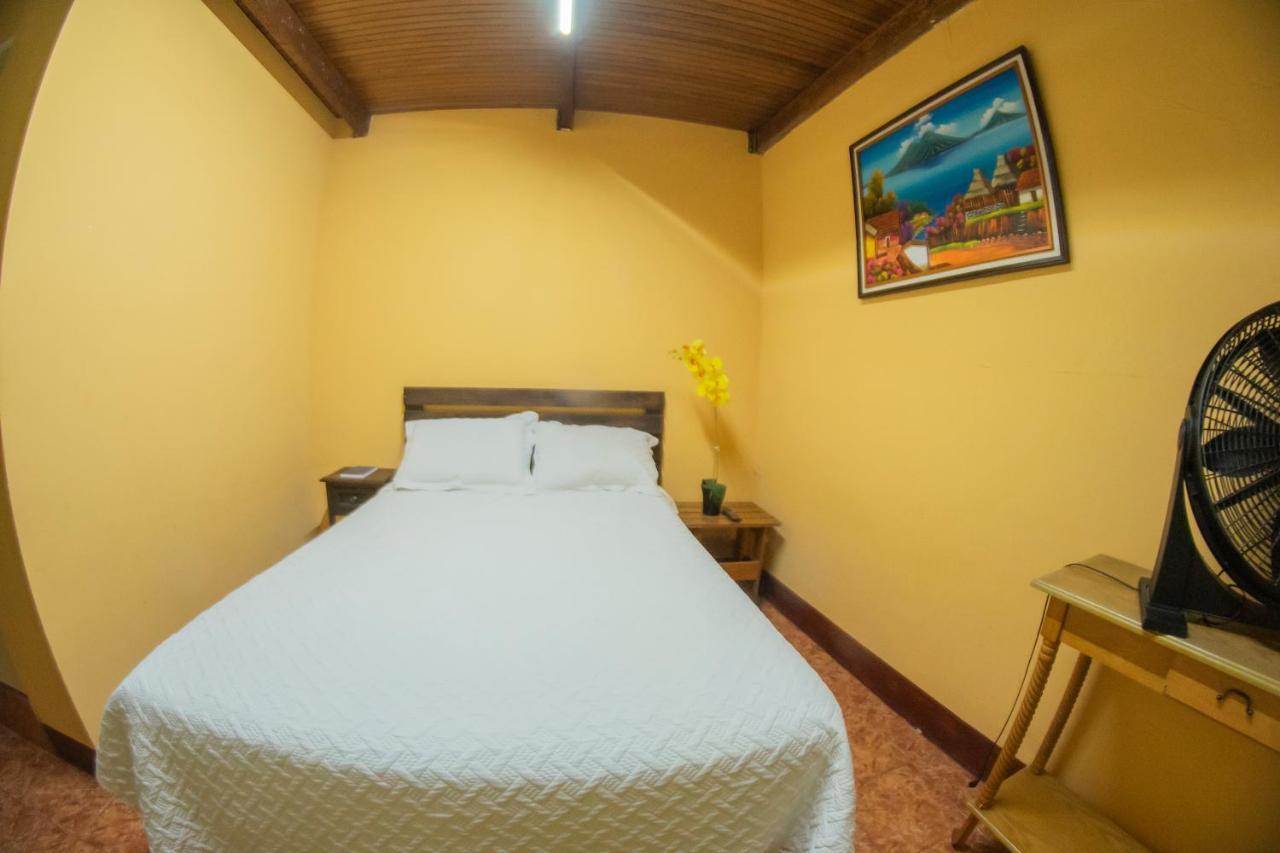 Euro Hostal Guatemala City Exterior photo